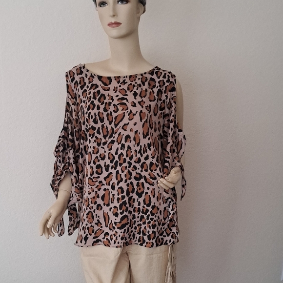 BOLD elements Brown and Cream Boxy Blouse - Picture 2 of 10